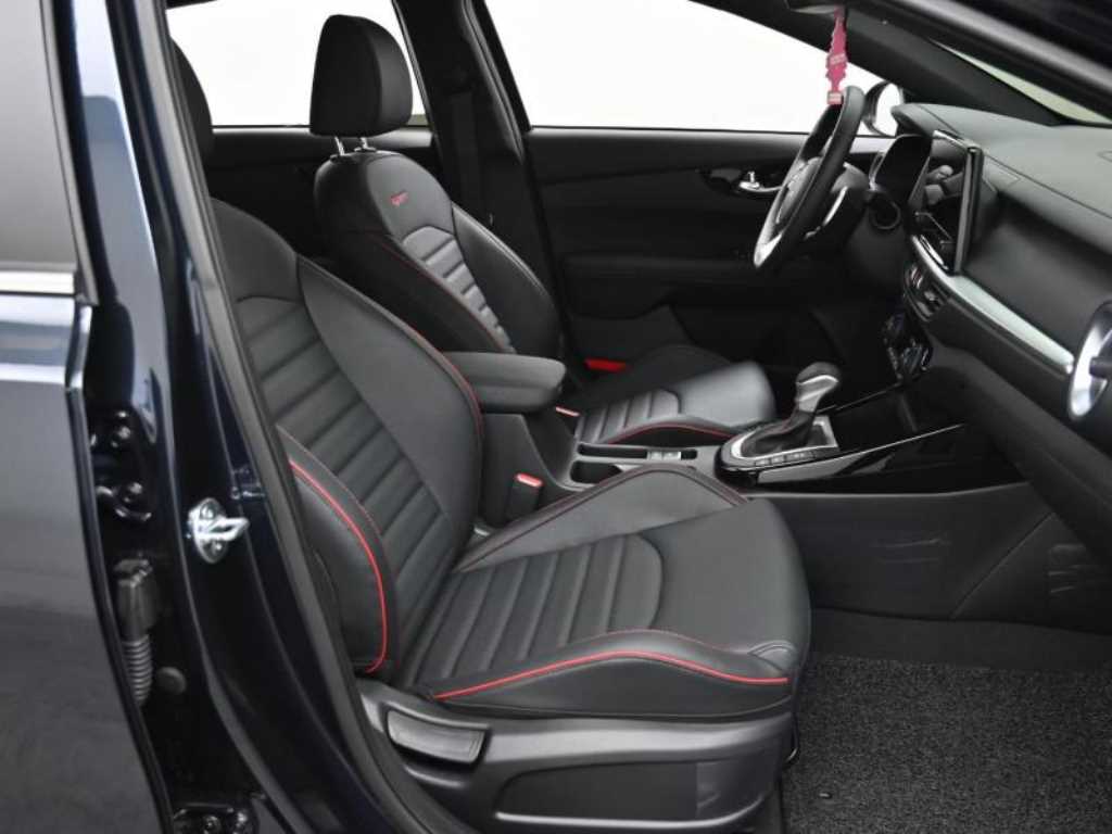 Kia K3 — photo 10