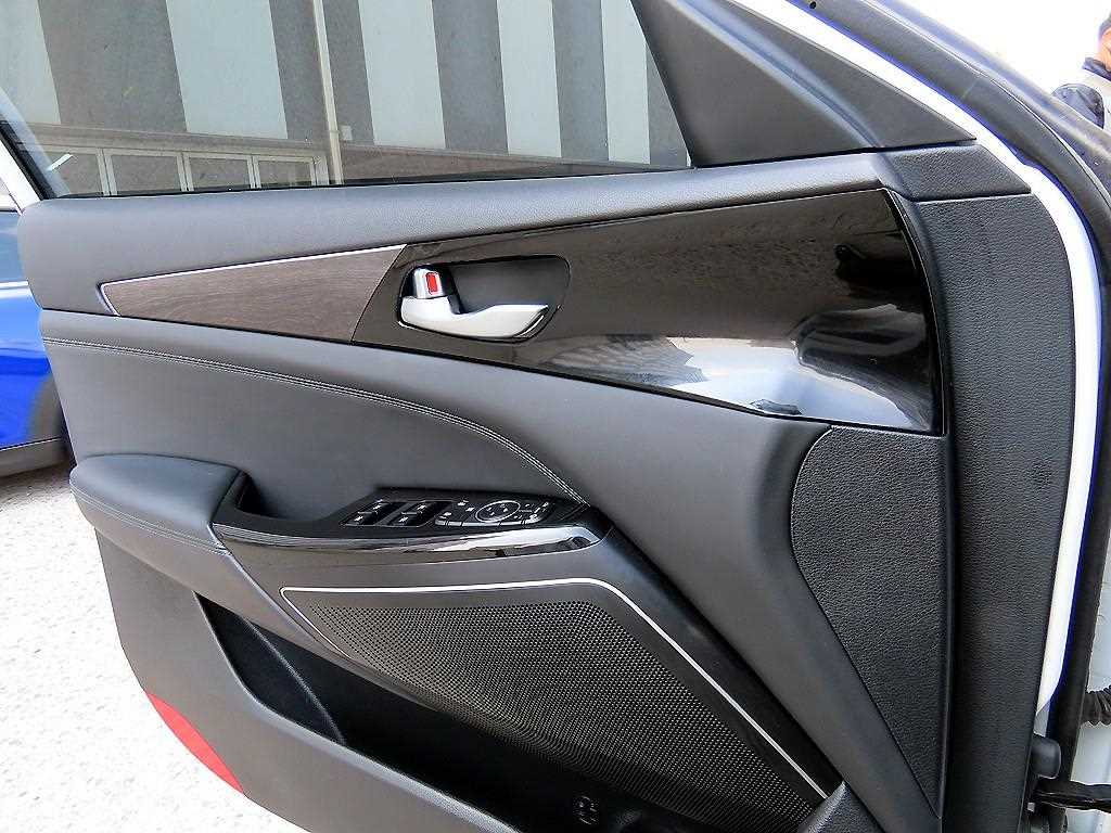 Kia K7 — photo 11