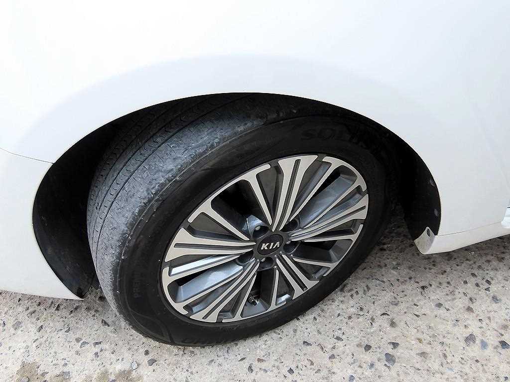 Kia K7 — photo 20