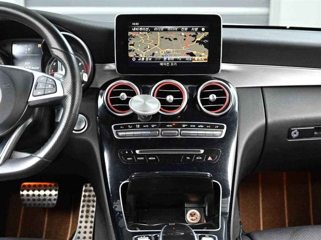 Mercedes-Benz C-Class — photo 10