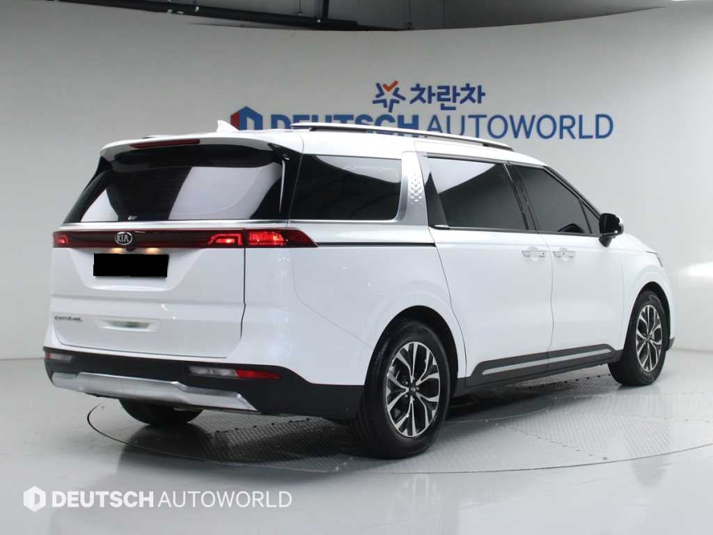 Kia Carnival — photo 02