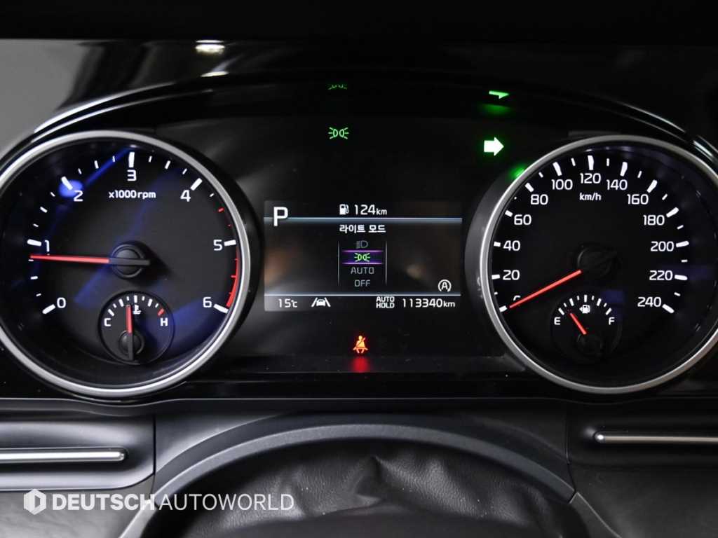 Kia Carnival — photo 08