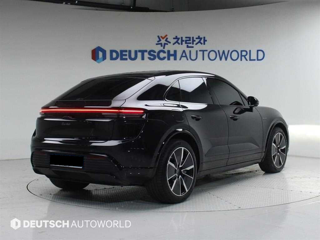 Porsche Macan — photo 02