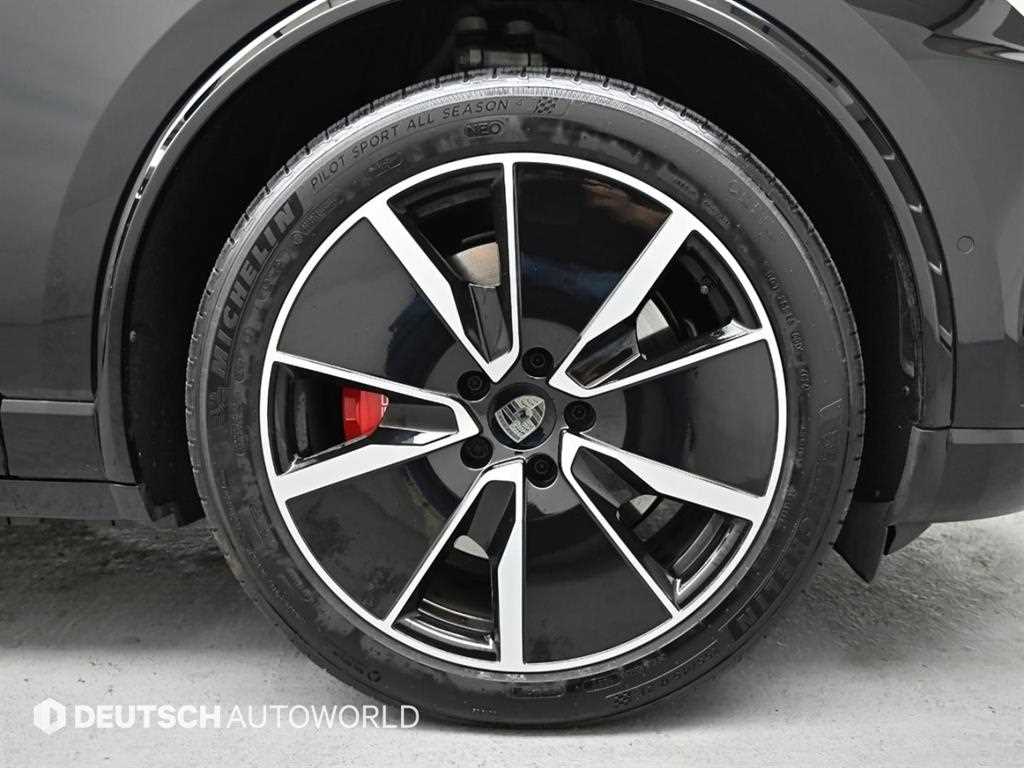 Porsche Macan — photo 05