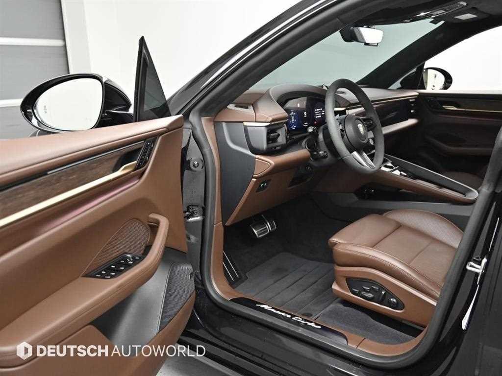 Porsche Macan — photo 11