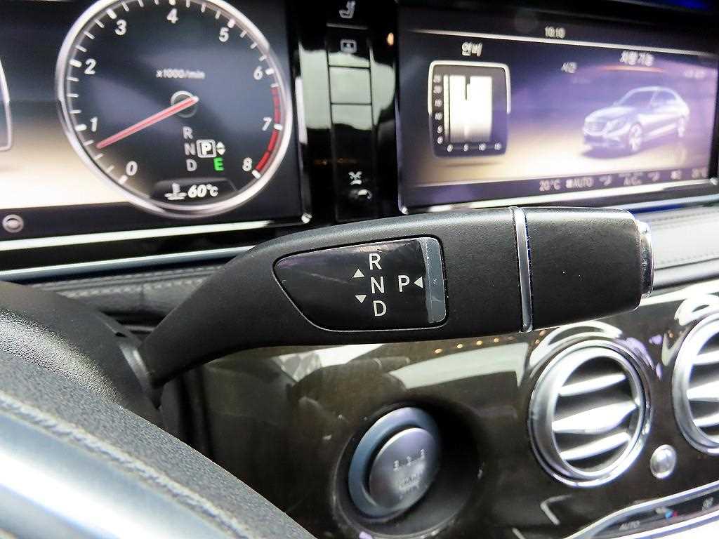 Mercedes-Benz S-Class — photo 10