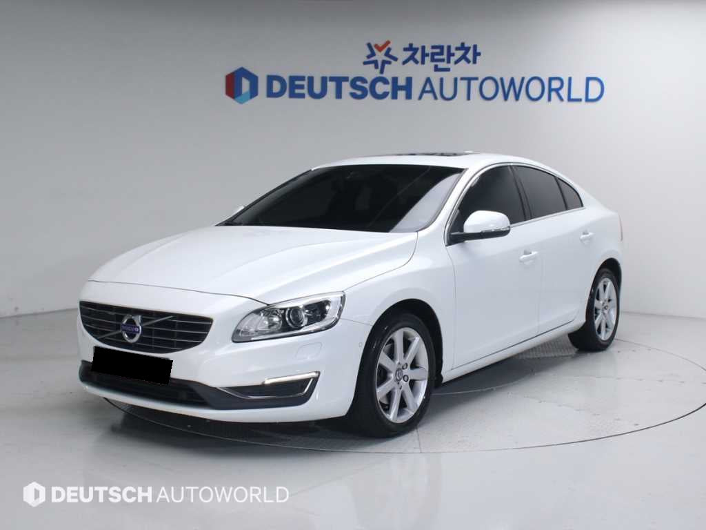 Volvo S60 — photo 01