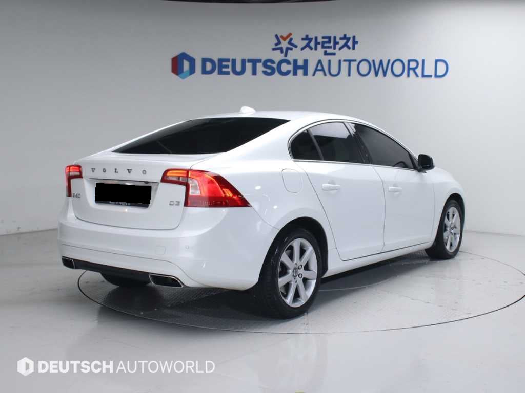 Volvo S60 — photo 02