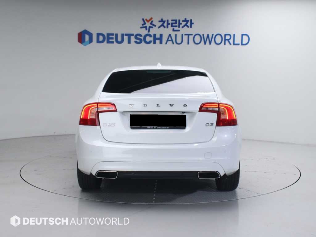 Volvo S60 — photo 04