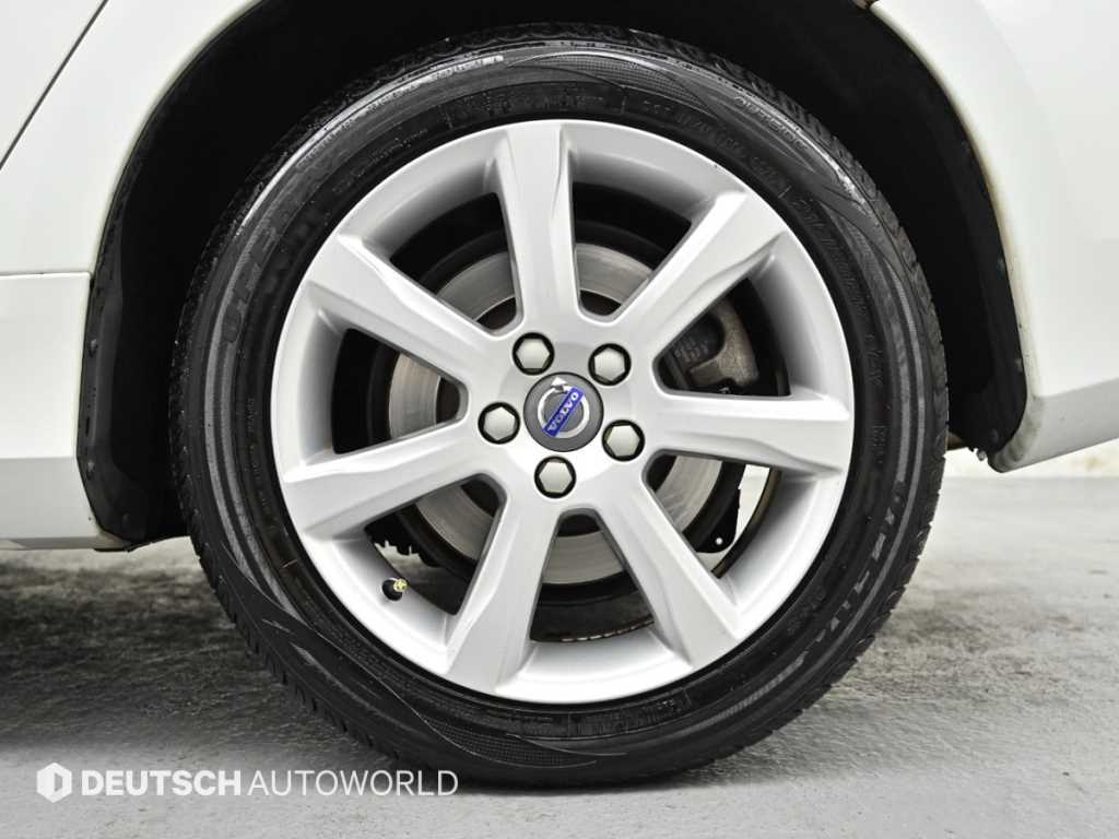 Volvo S60 — photo 05