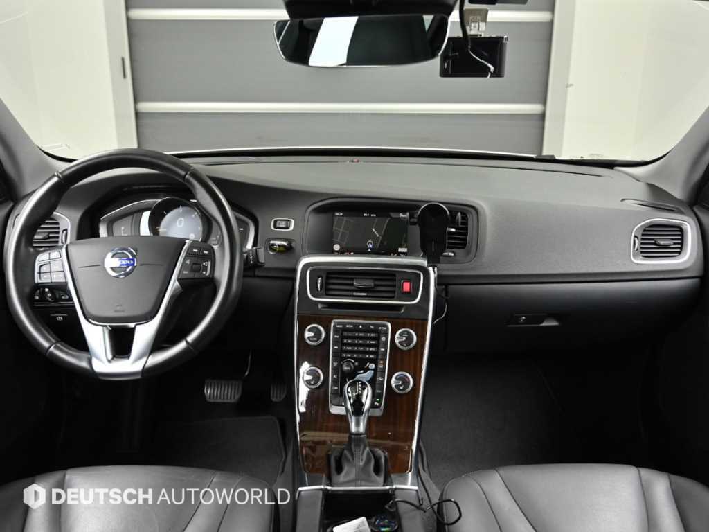 Volvo S60 — photo 07
