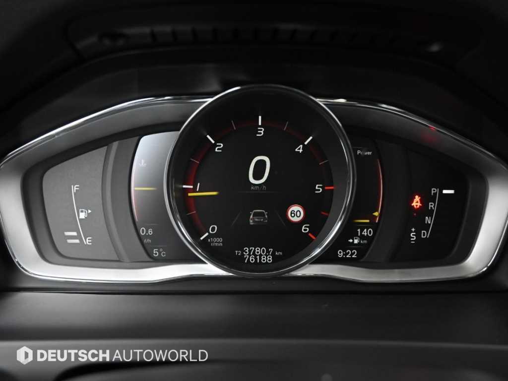 Volvo S60 — photo 08