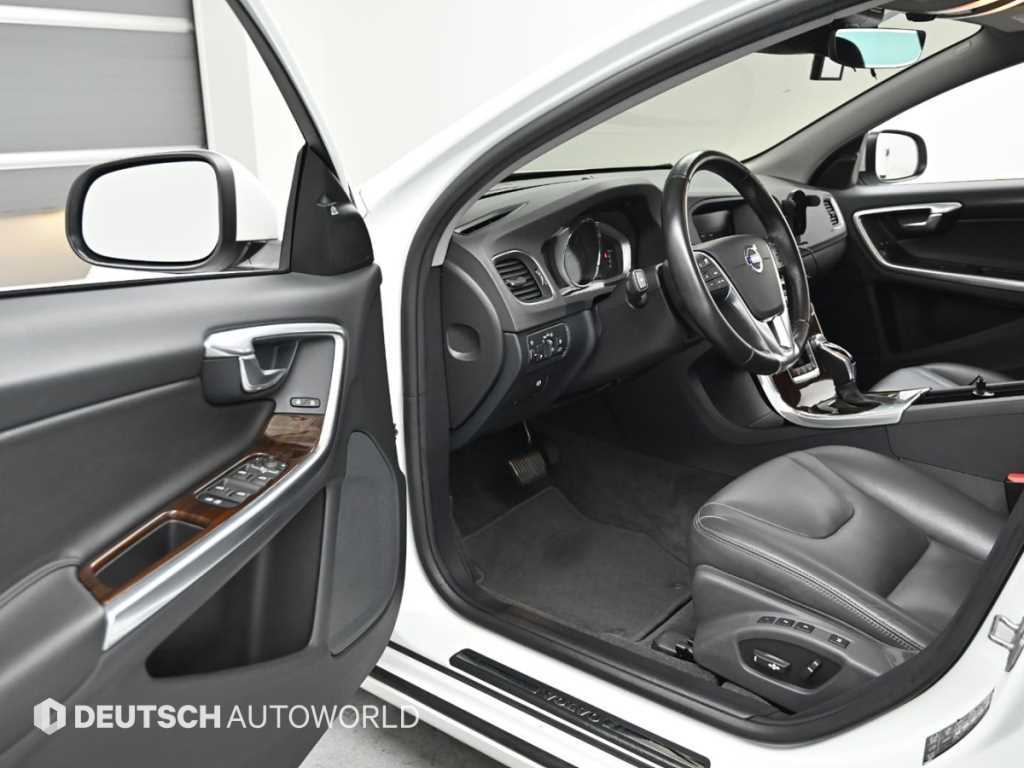Volvo S60 — photo 11