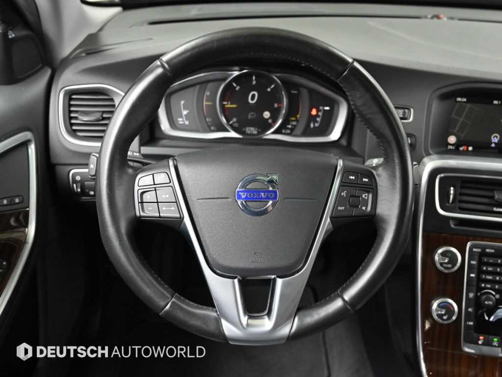Volvo S60 — photo 13