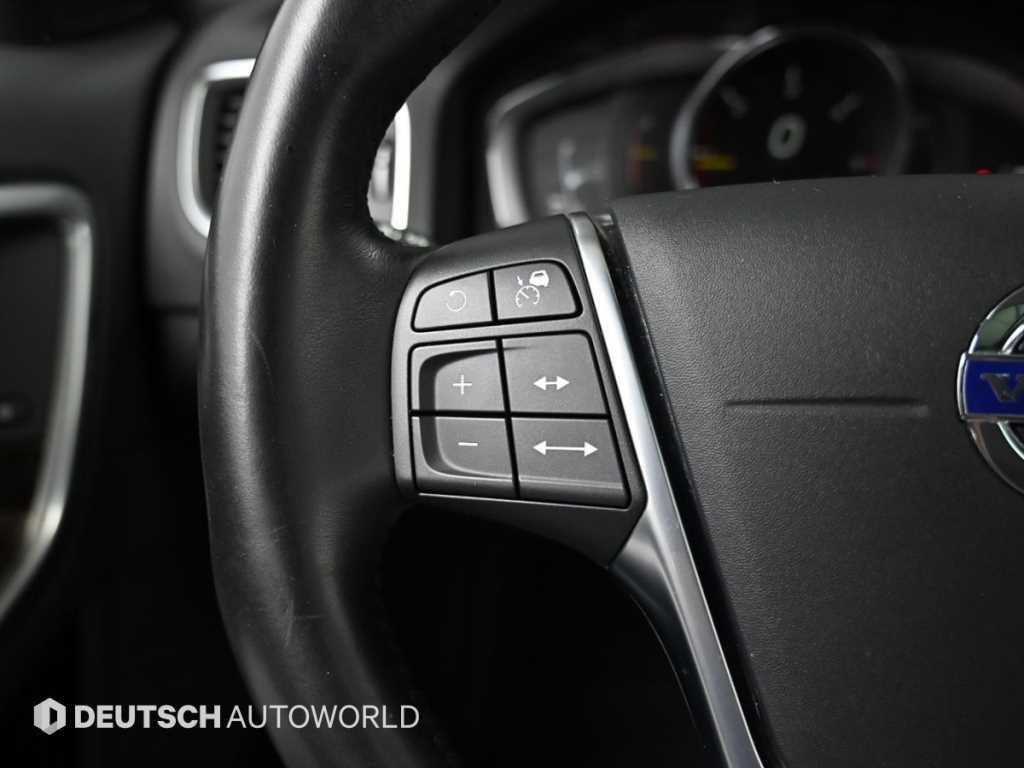 Volvo S60 — photo 17
