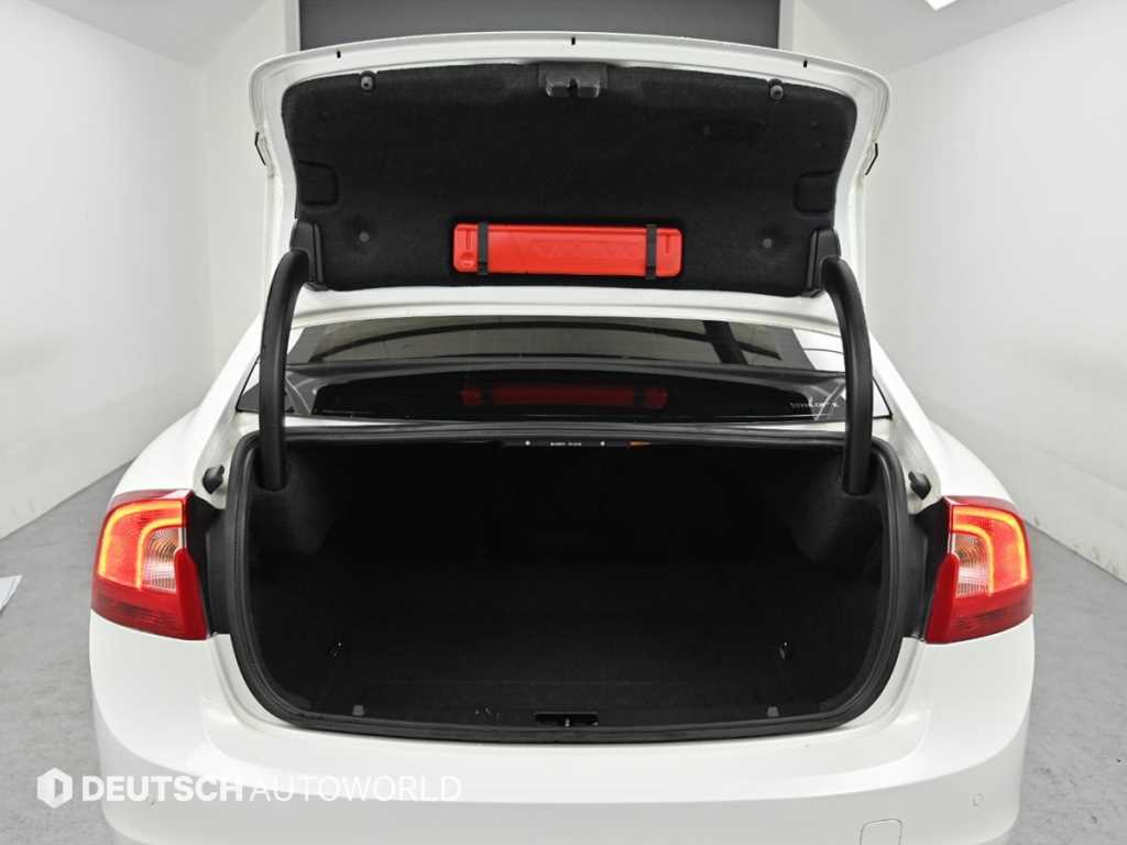 Volvo S60 — photo 19