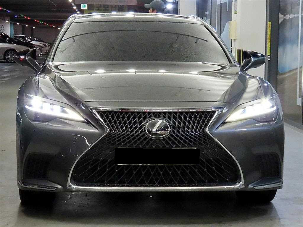 Lexus LS — photo 02