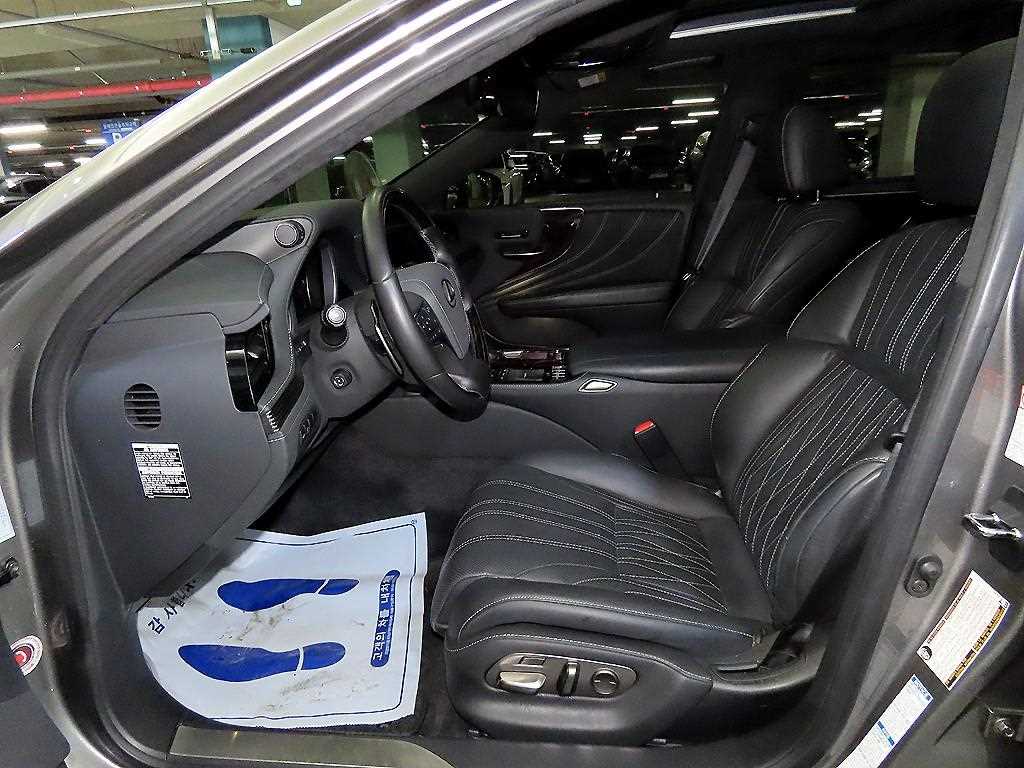Lexus LS — photo 06