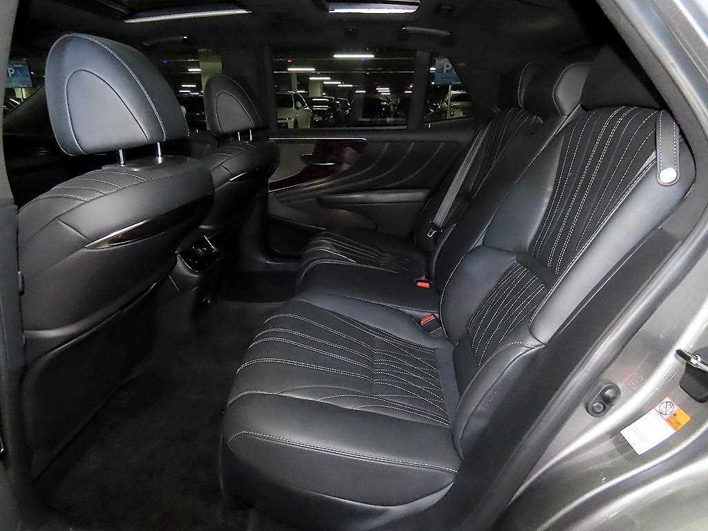 Lexus LS — photo 07