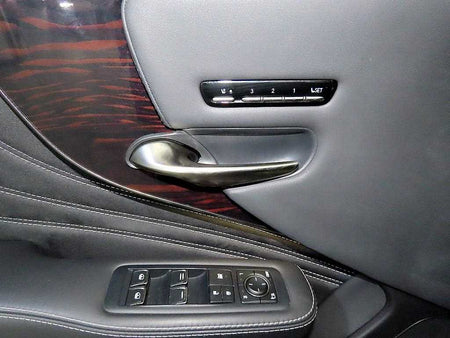 Lexus LS — photo 13