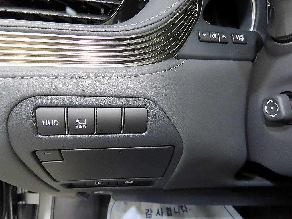 Lexus LS — photo 14