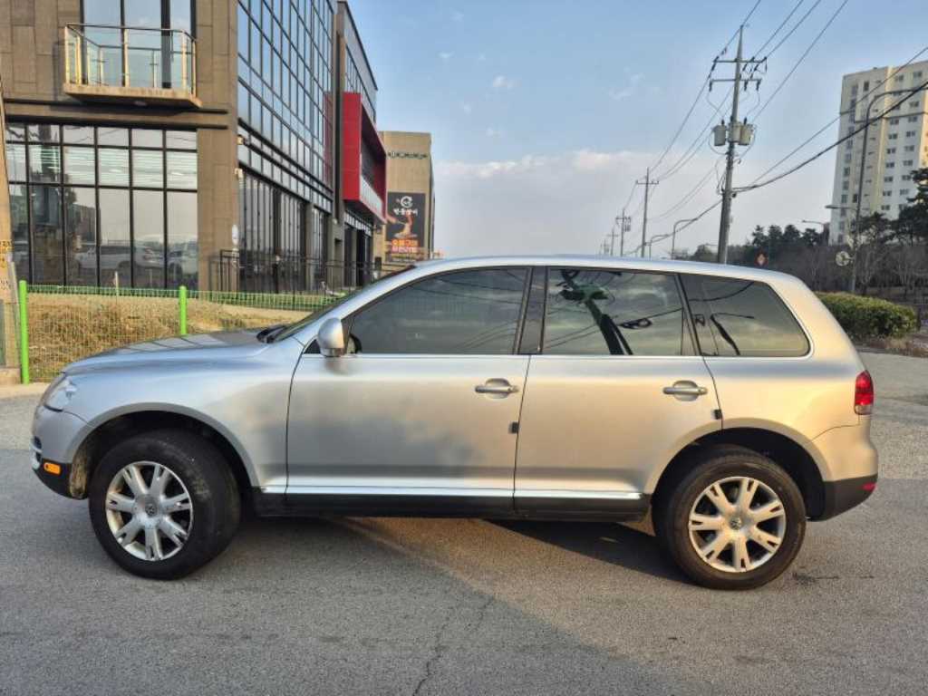 Volkswagen Touareg — photo 05