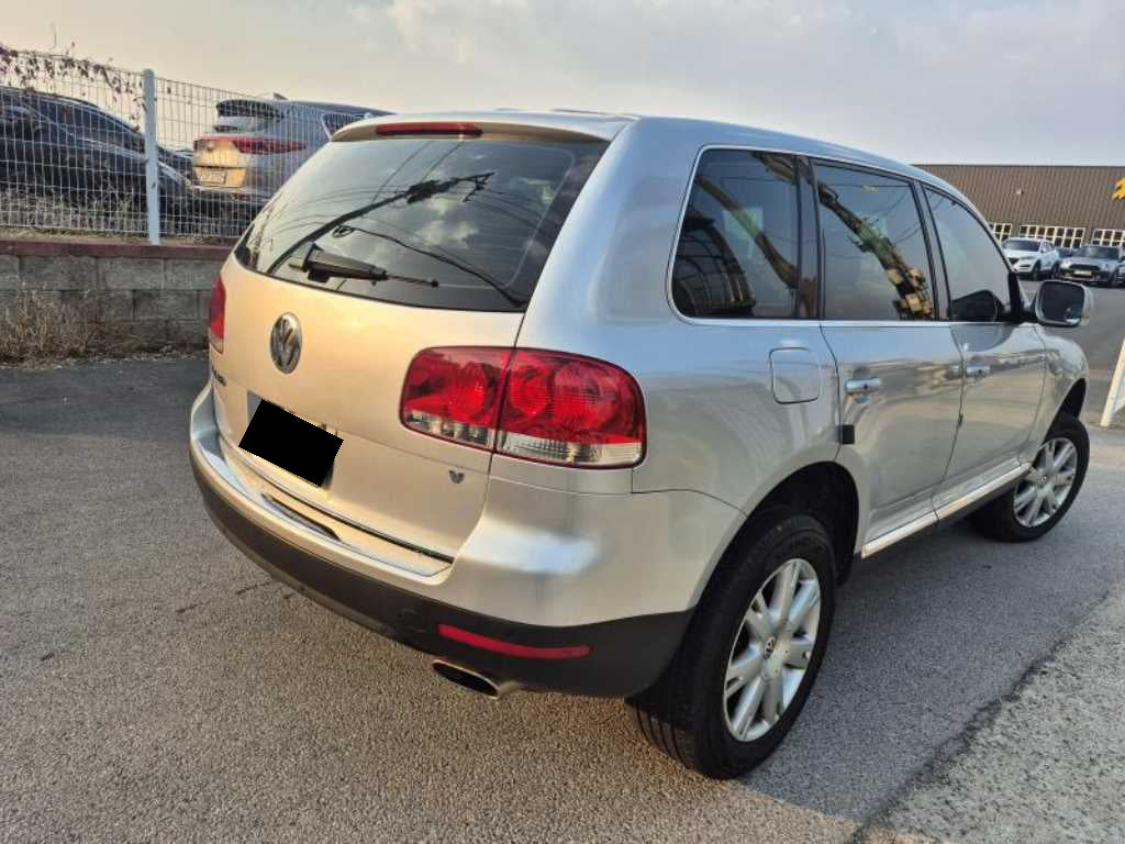 Volkswagen Touareg — photo 07