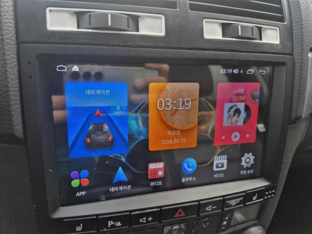 Volkswagen Touareg — photo 12