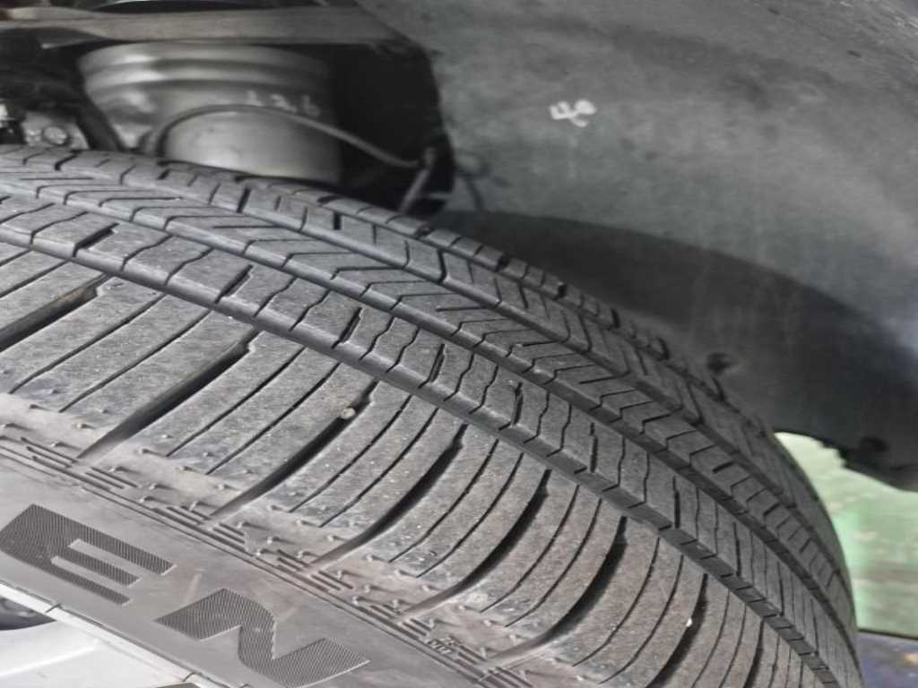 Volkswagen Touareg — photo 15