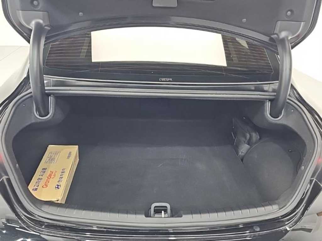 Hyundai Grandeur — photo 18