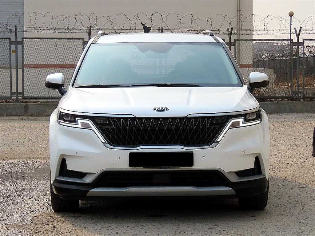 Kia Carnival — photo 01