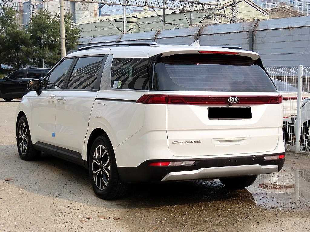 Kia Carnival — photo 03