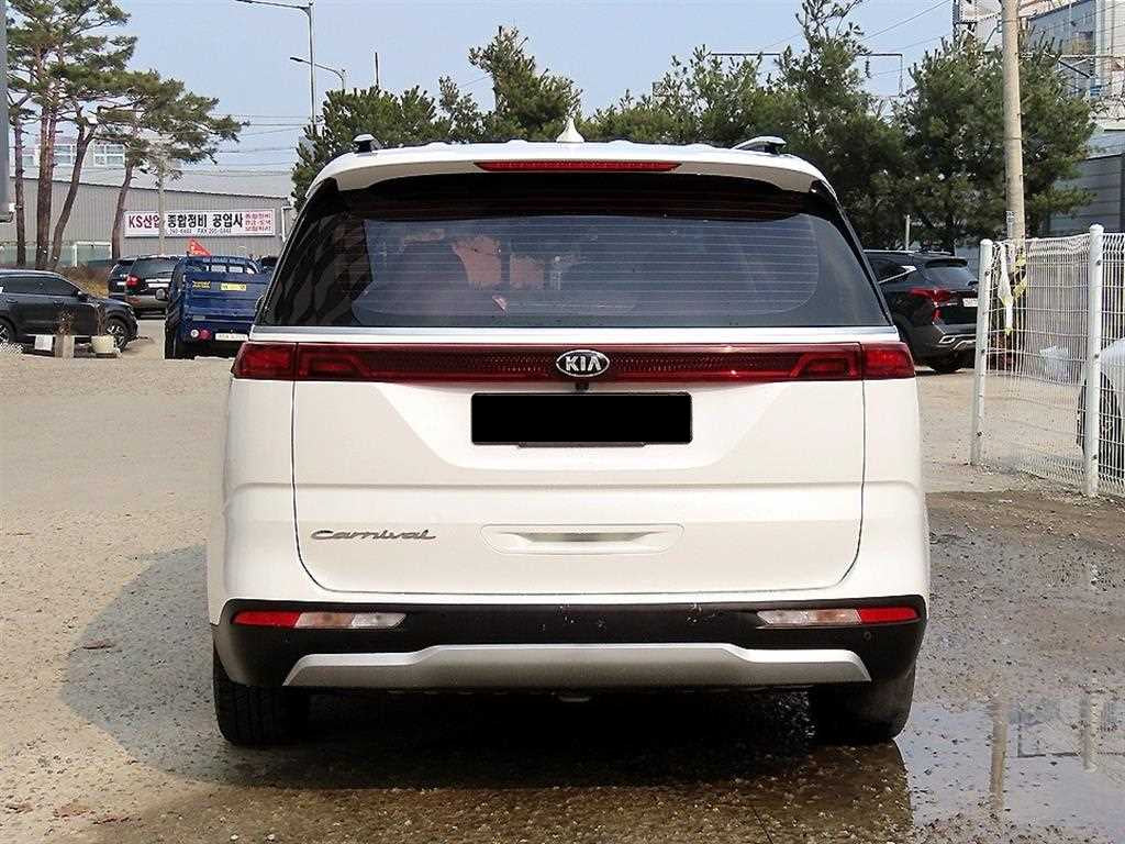 Kia Carnival — photo 04