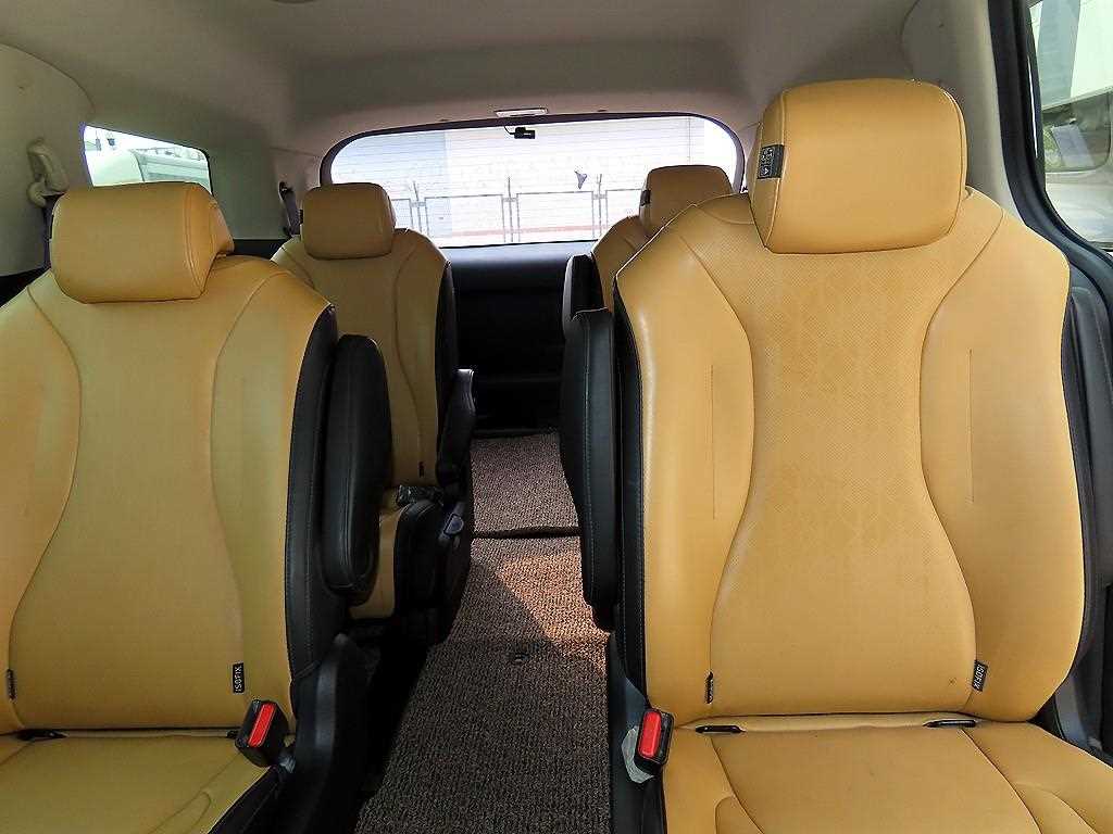 Kia Carnival — photo 07