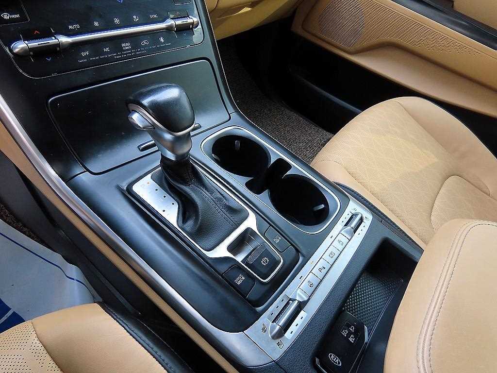 Kia Carnival — photo 11