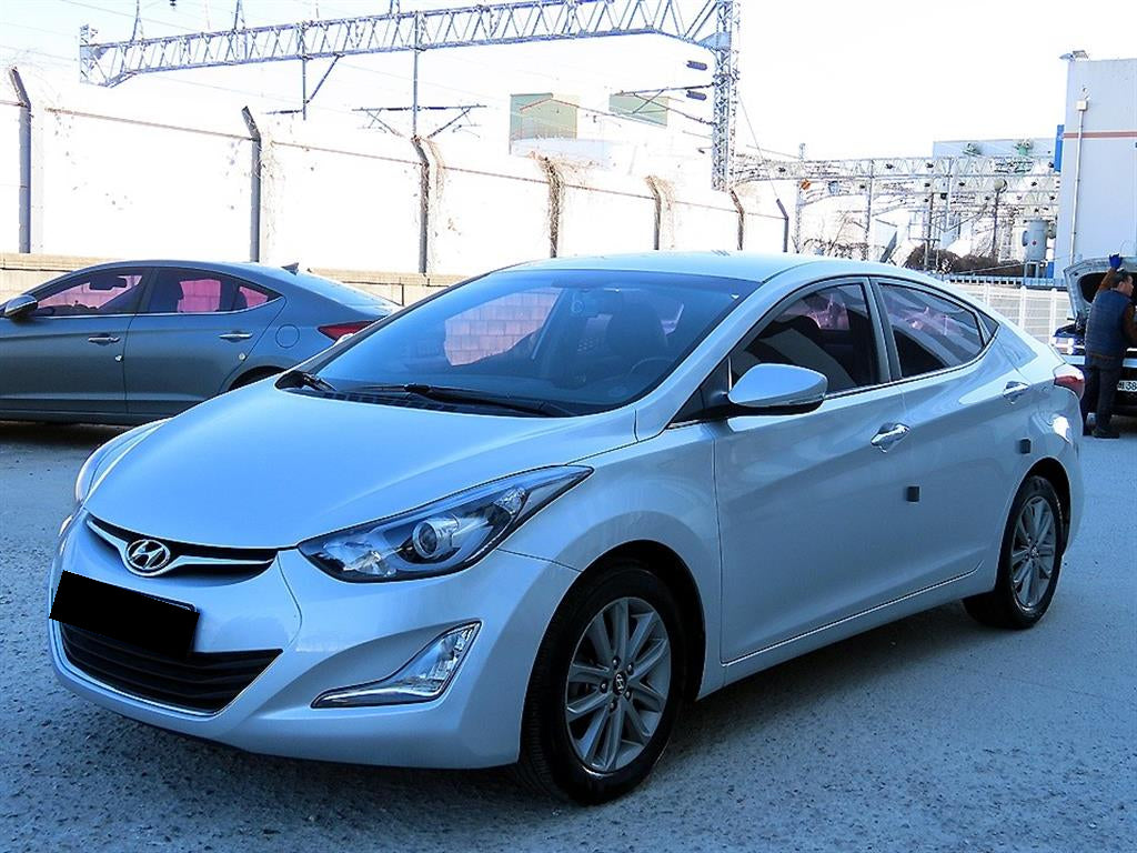 Hyundai Avante — photo 02