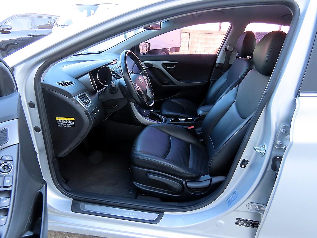 Hyundai Avante — photo 05