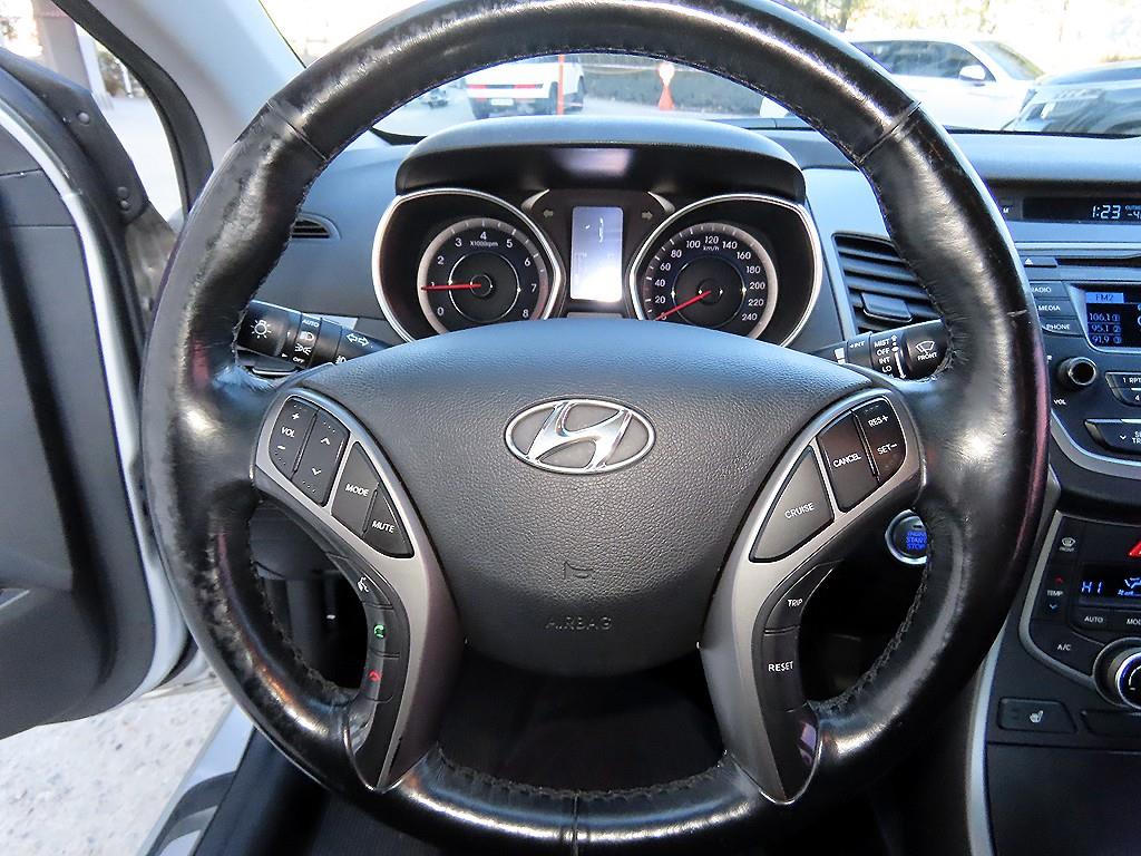 Hyundai Avante — photo 08