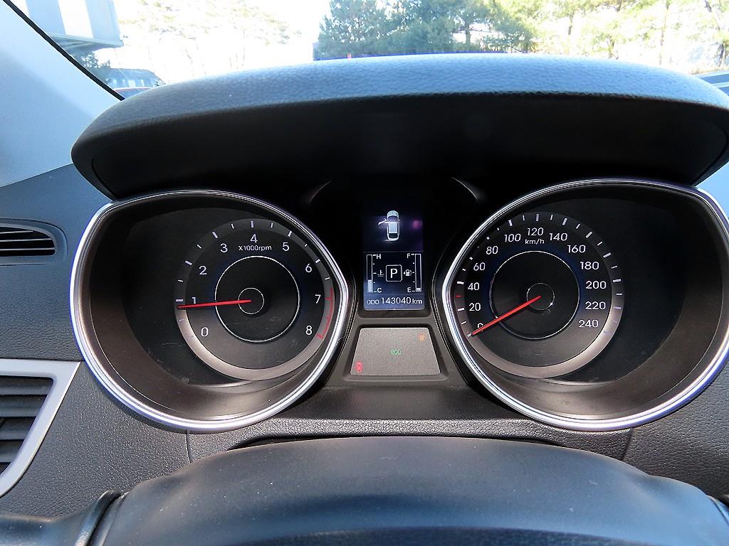 Hyundai Avante — photo 09