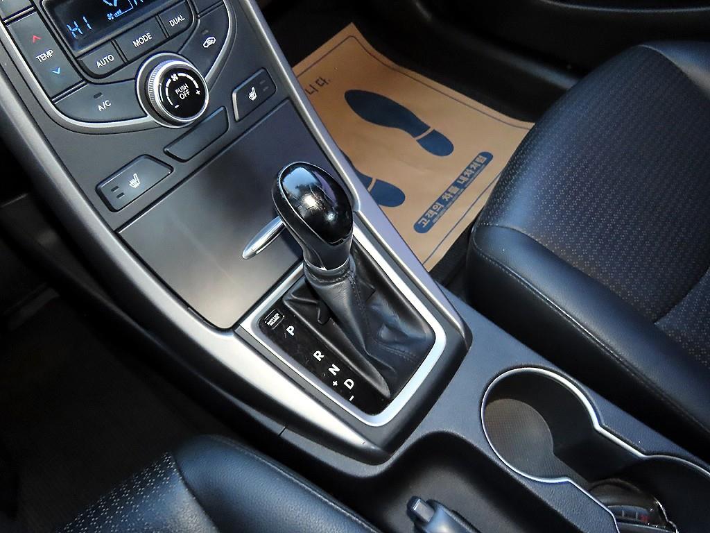 Hyundai Avante — photo 10