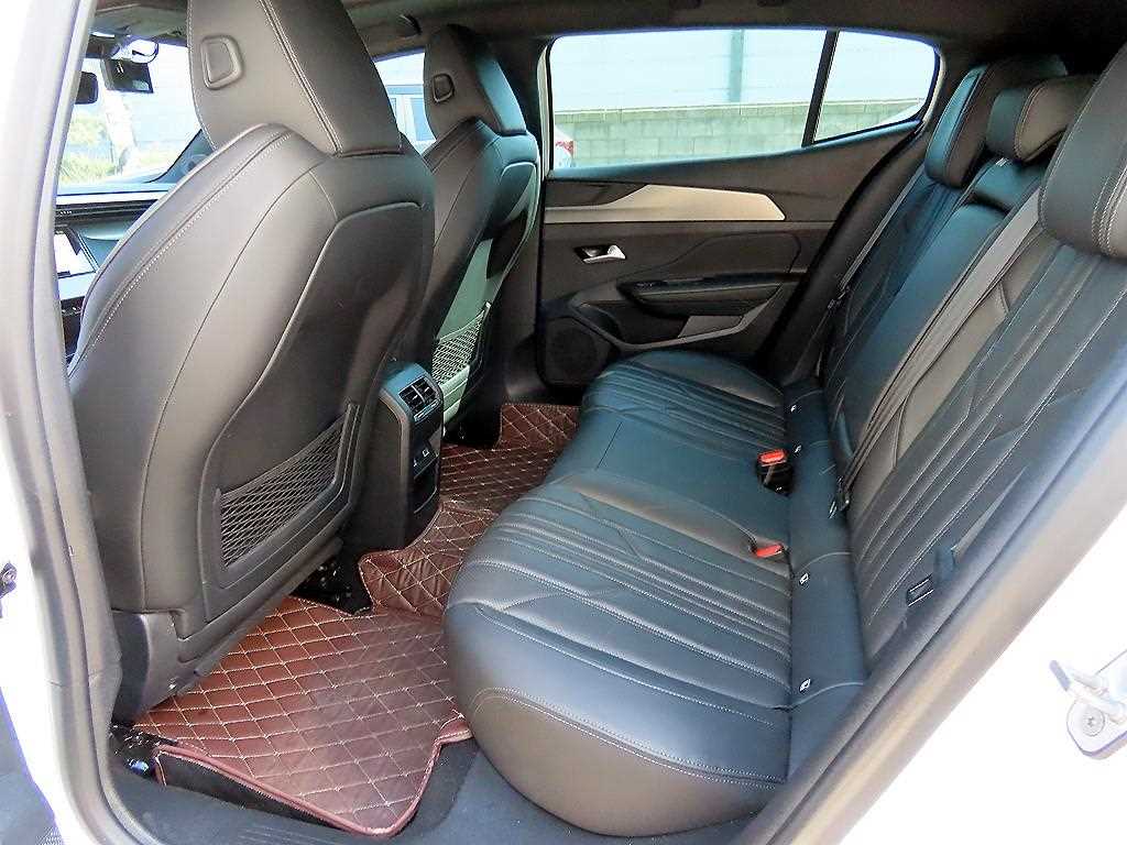 Peugeot 408 — photo 06