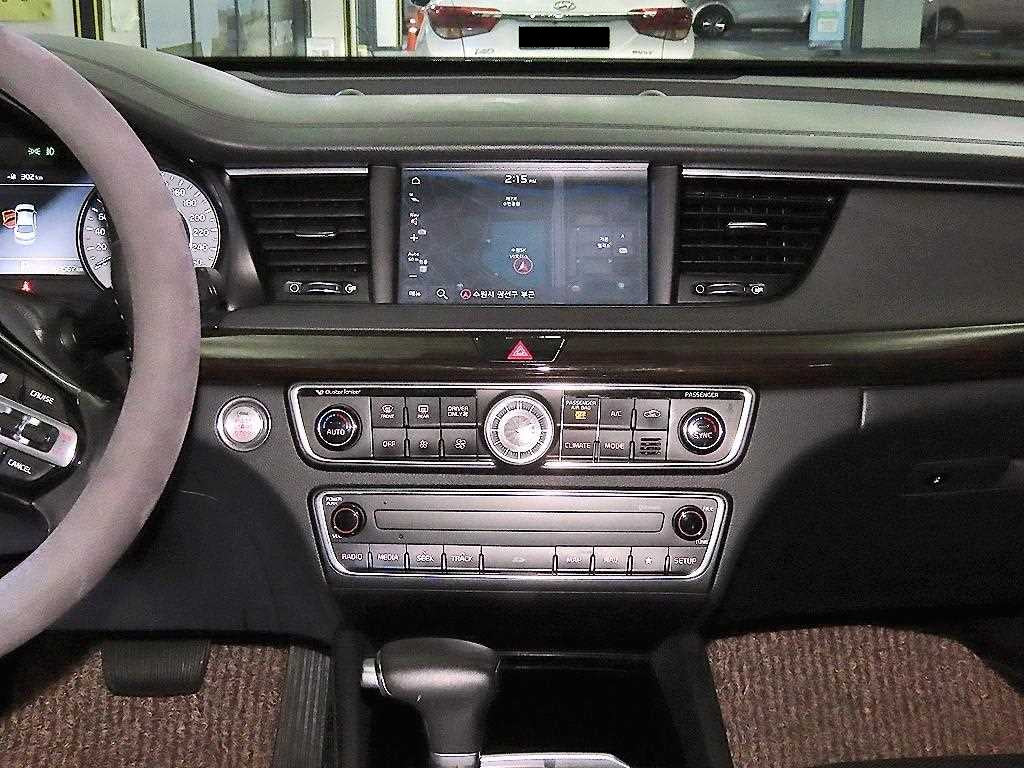 Kia K7 — photo 11
