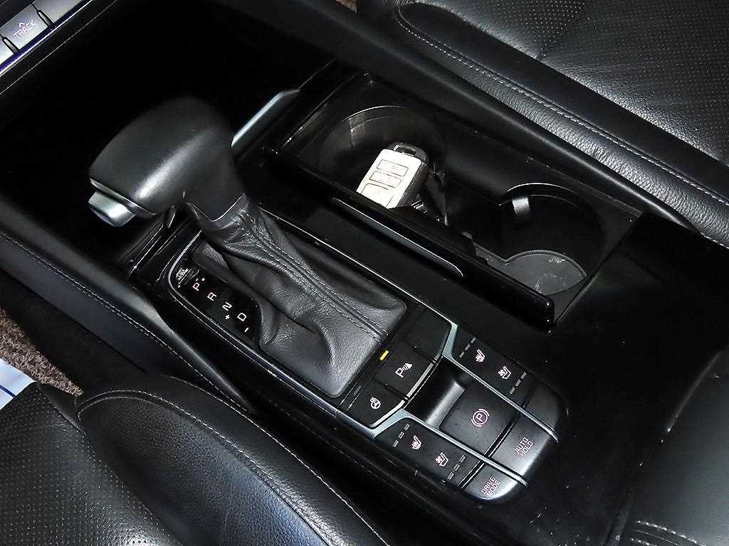 Kia K7 — photo 12