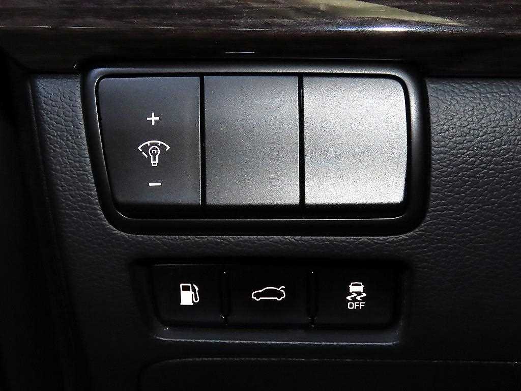 Kia K7 — photo 13