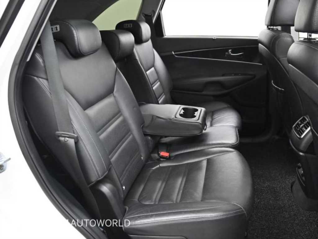 Kia Sorento — photo 12