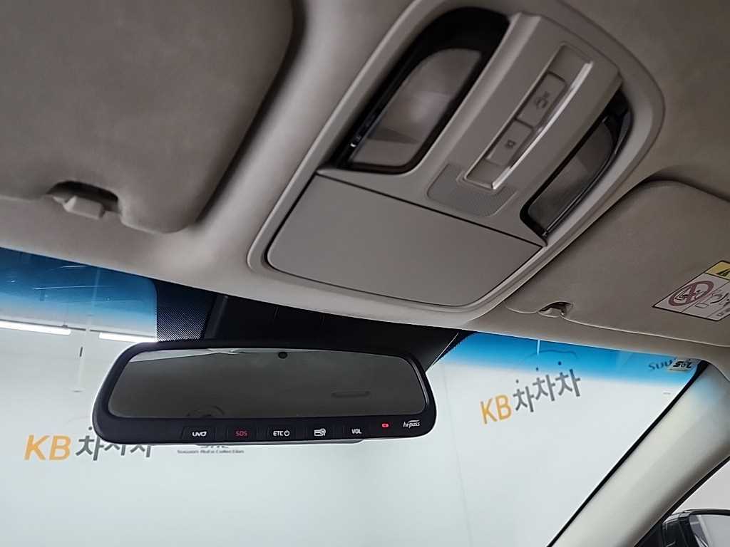 Kia K7 — photo 17