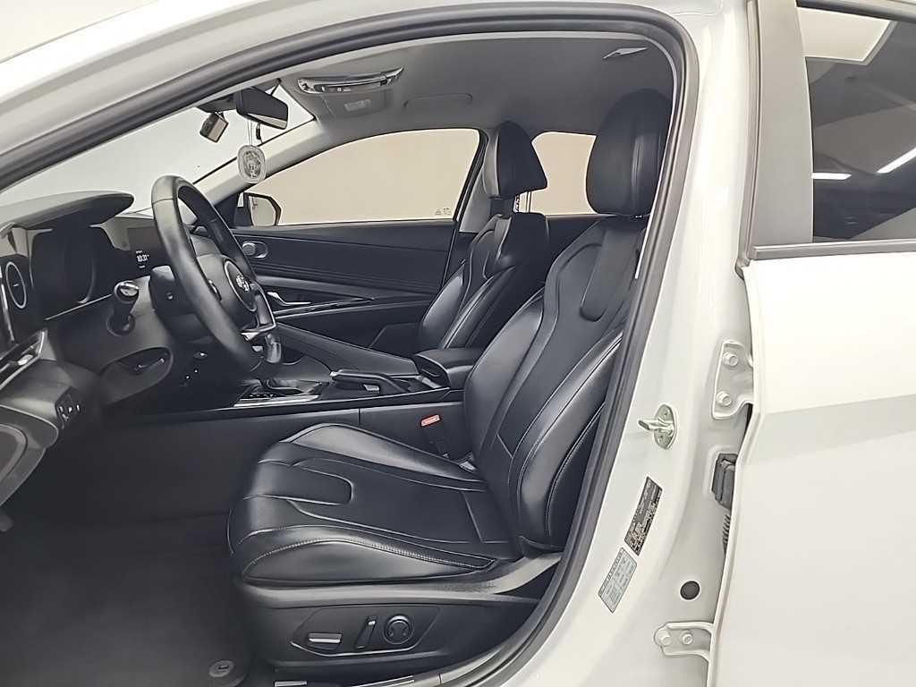 Hyundai Avante — photo 11