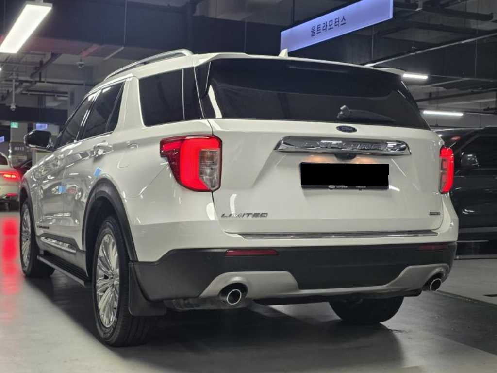 Ford Explorer — photo 04