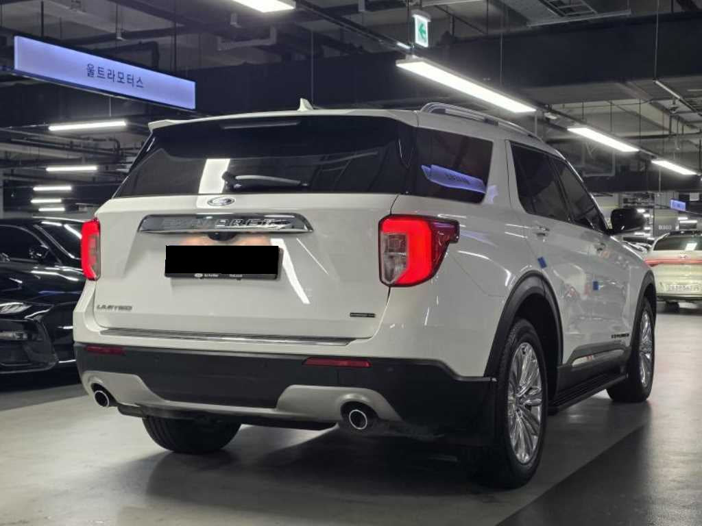 Ford Explorer — photo 05