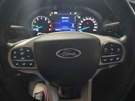 Ford Explorer — photo 08